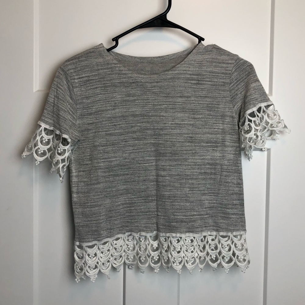 Cropped tee with lace sleeves